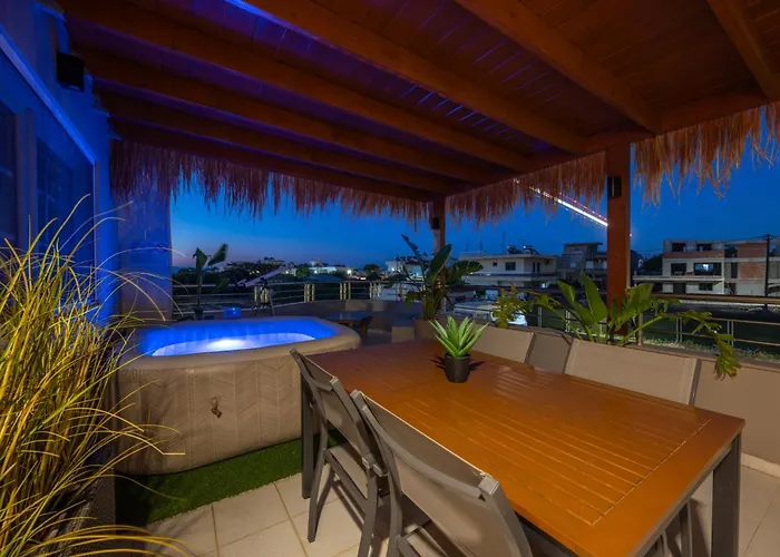 Semesterbostad Coral Paradise Luxury Modern Family With Jacuzzi, Pool View & Parking In Rhodes Island *