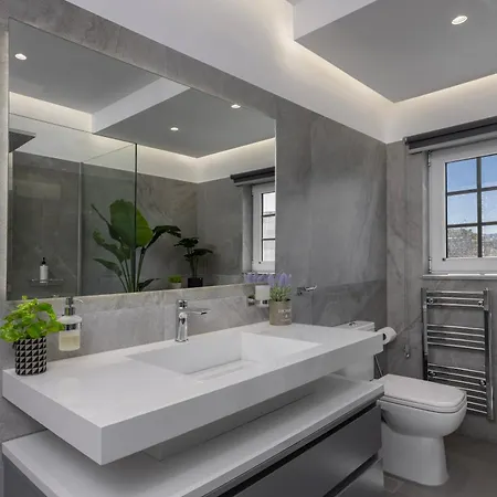 Coral Paradise Luxury Jacuzi & Pool View 度假居 Kremastí